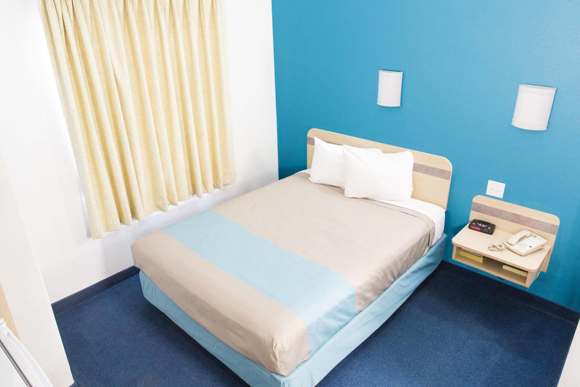 Motel 6-Red Deer, Ab Exteriör bild